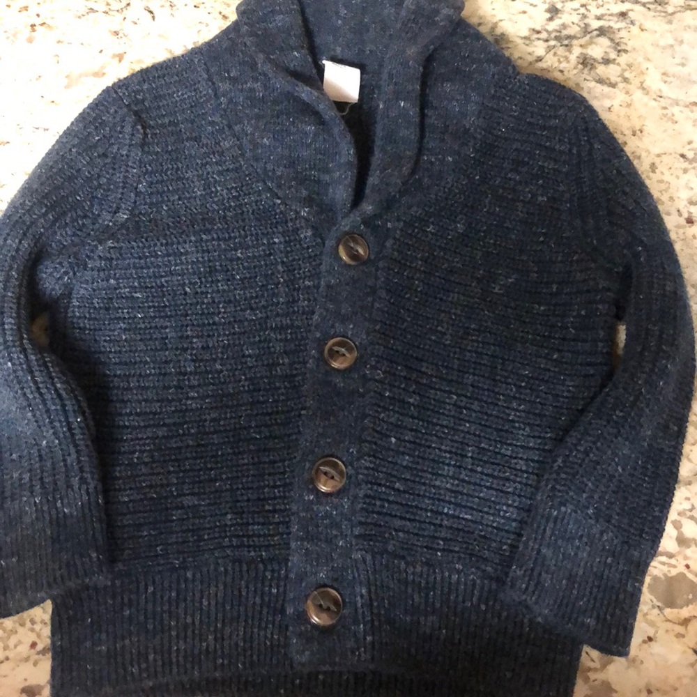 Gap sweater
